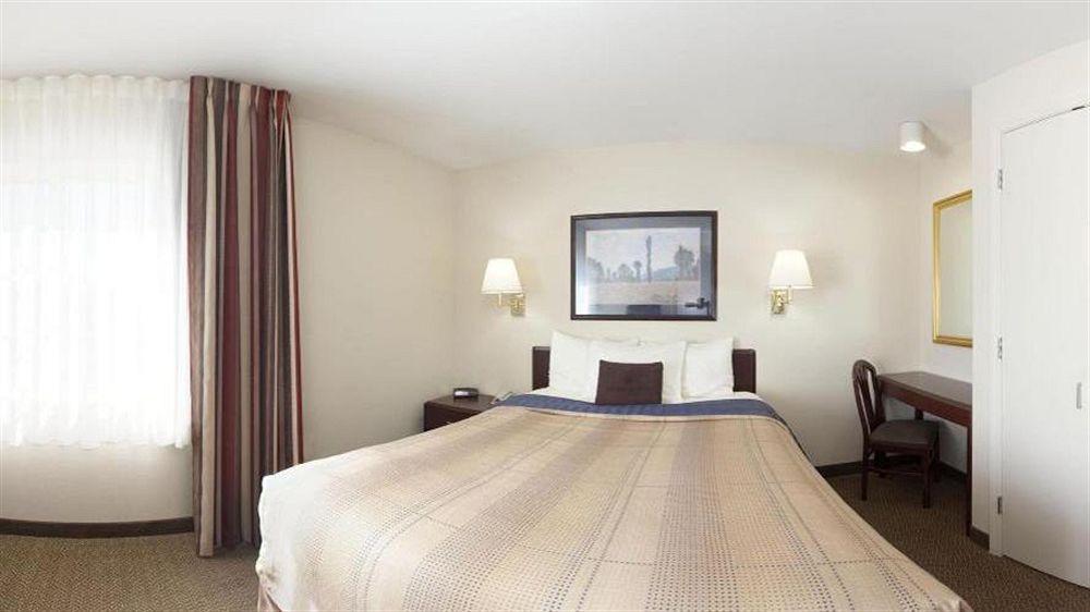 Sonesta Simply Suites St Louis Earth City Экстерьер фото