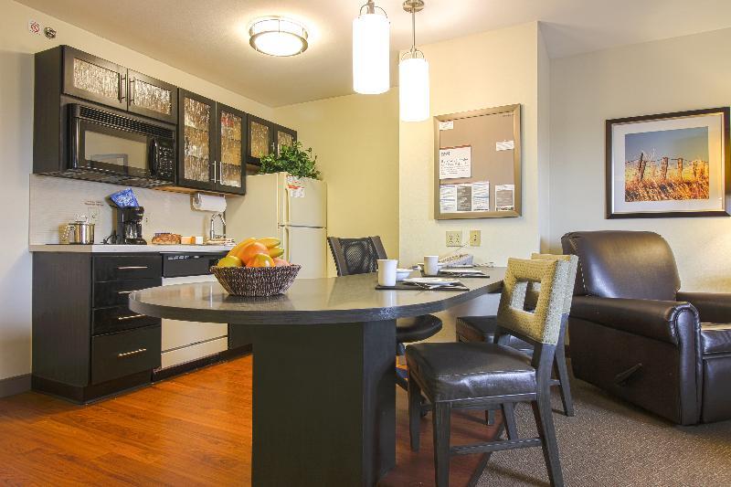 Sonesta Simply Suites St Louis Earth City Экстерьер фото