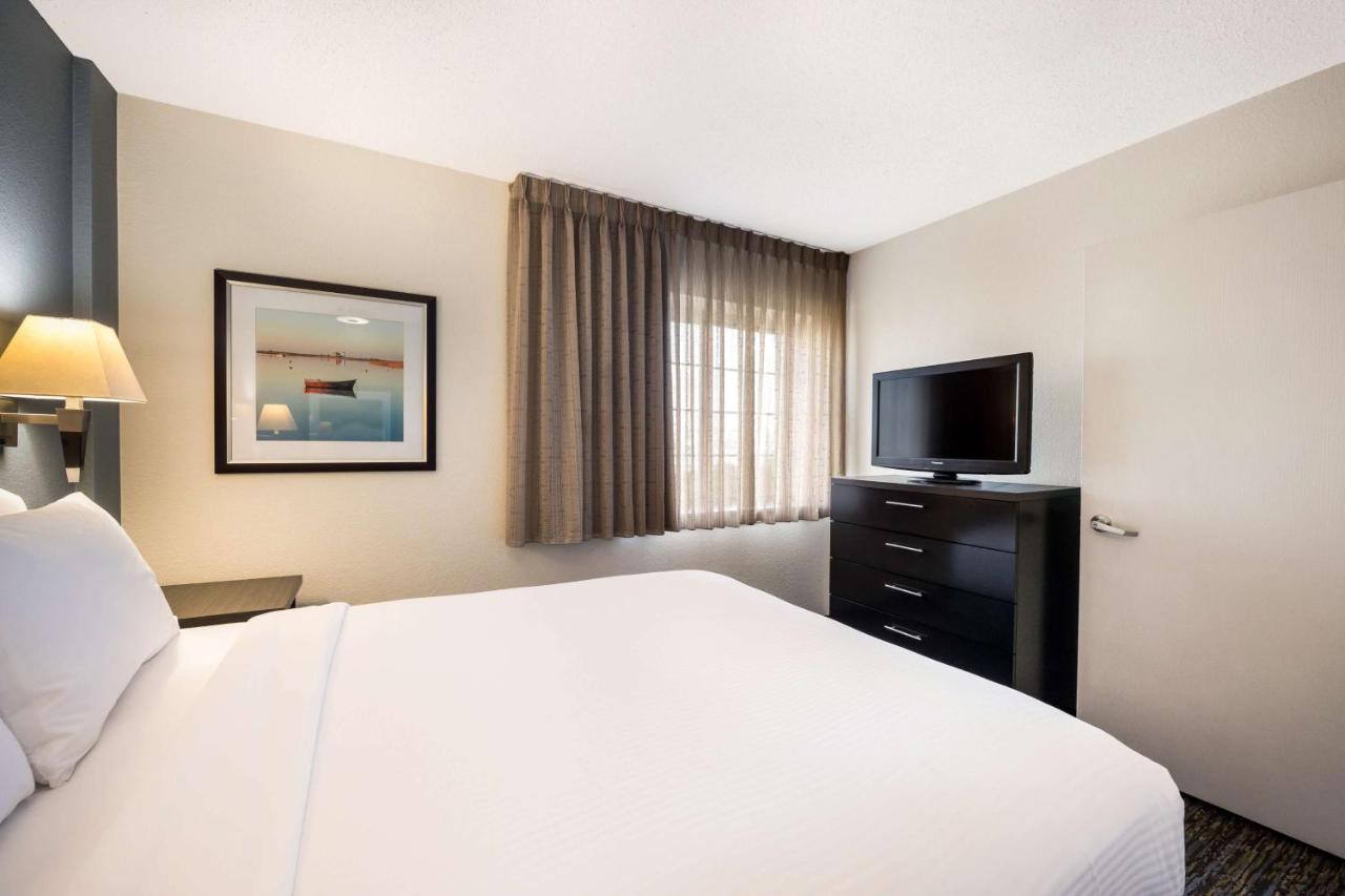 Sonesta Simply Suites St Louis Earth City Экстерьер фото