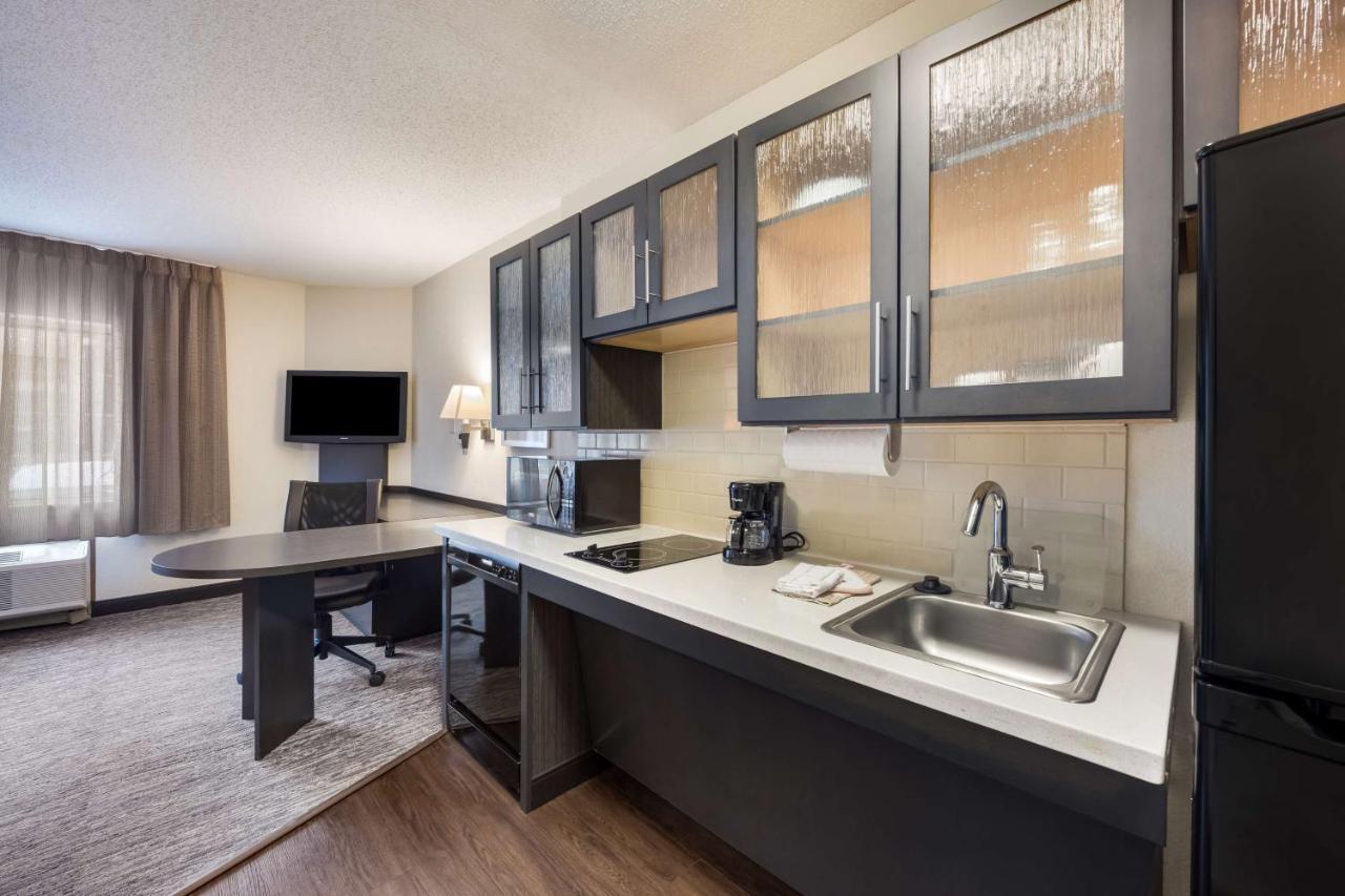 Sonesta Simply Suites St Louis Earth City Экстерьер фото