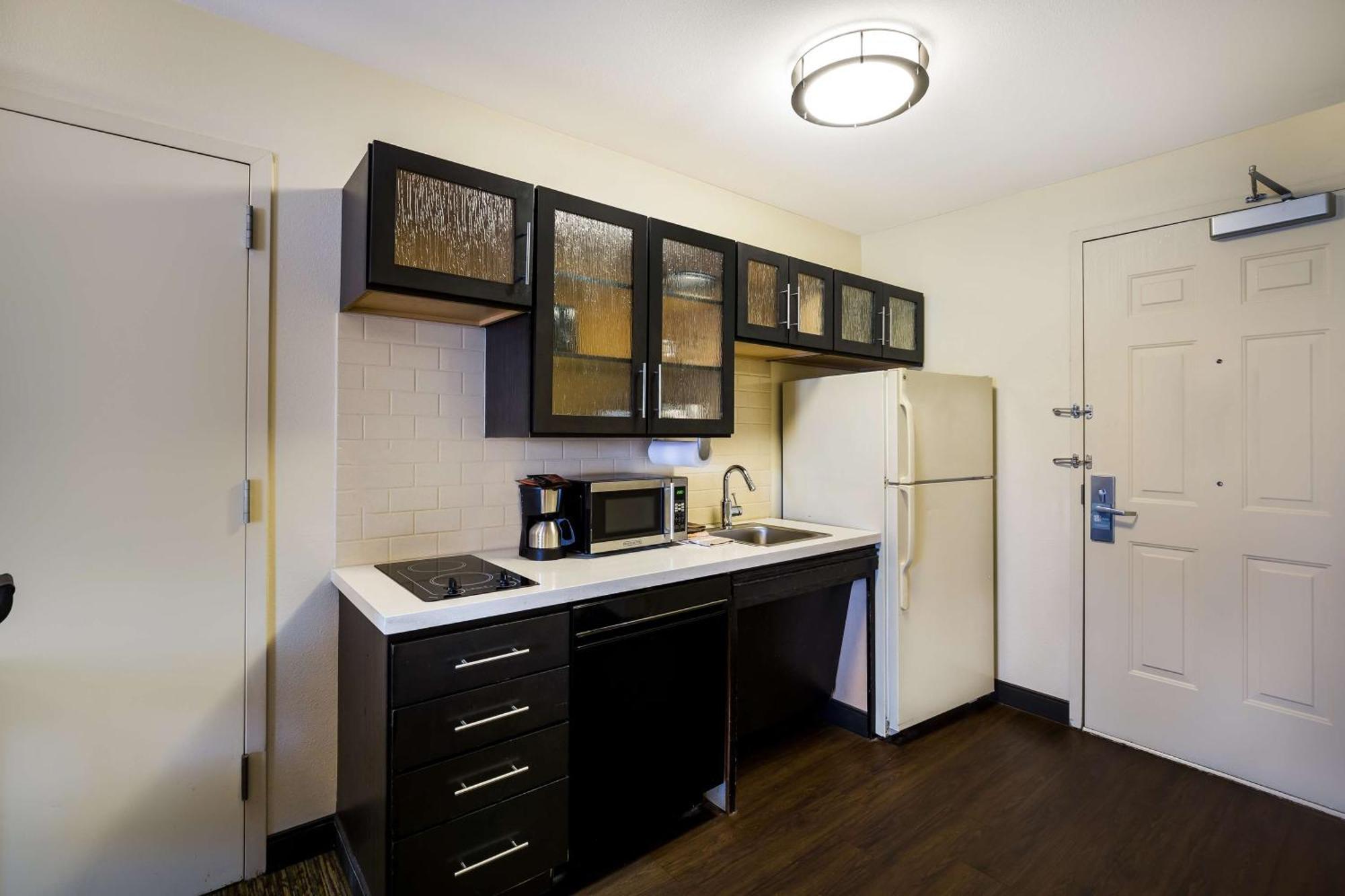 Sonesta Simply Suites St Louis Earth City Экстерьер фото